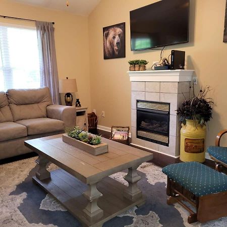 Cozy Pigeon Forge Home W Hot Tub Near River Luaran gambar
