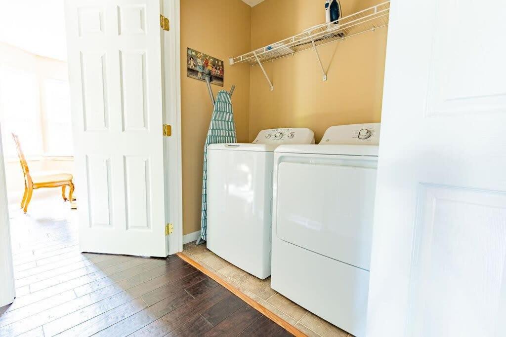 Cozy Pigeon Forge Home W Hot Tub Near River Luaran gambar