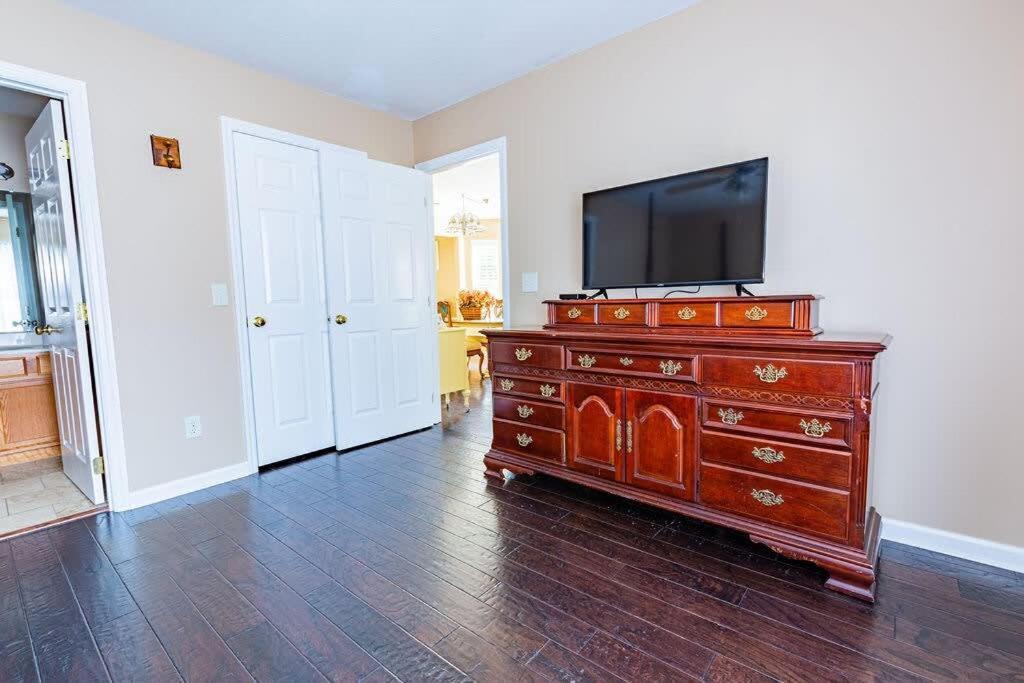 Cozy Pigeon Forge Home W Hot Tub Near River Luaran gambar