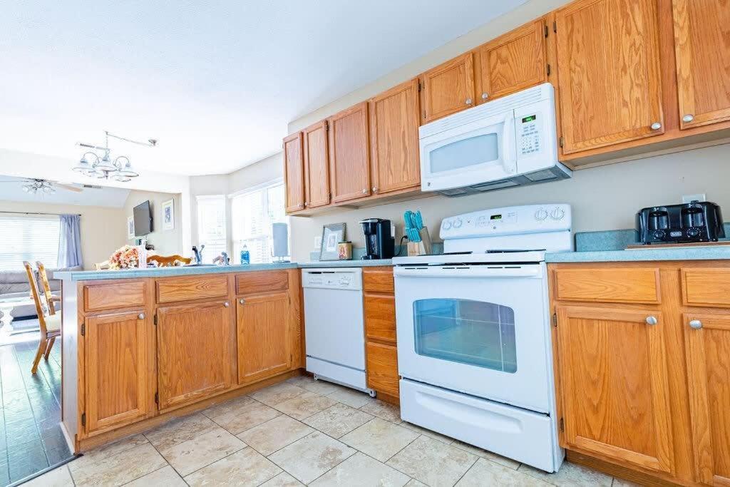 Cozy Pigeon Forge Home W Hot Tub Near River Luaran gambar