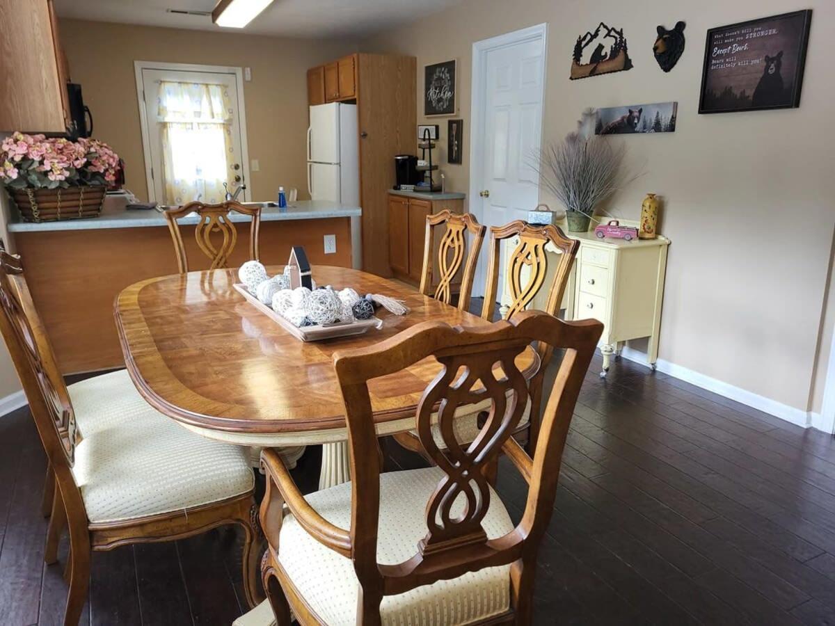 Cozy Pigeon Forge Home W Hot Tub Near River Luaran gambar