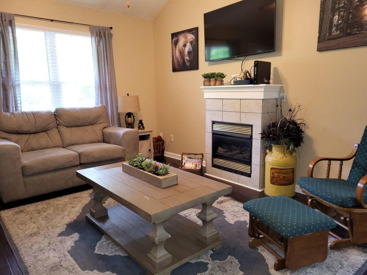 Cozy Pigeon Forge Home W Hot Tub Near River Luaran gambar