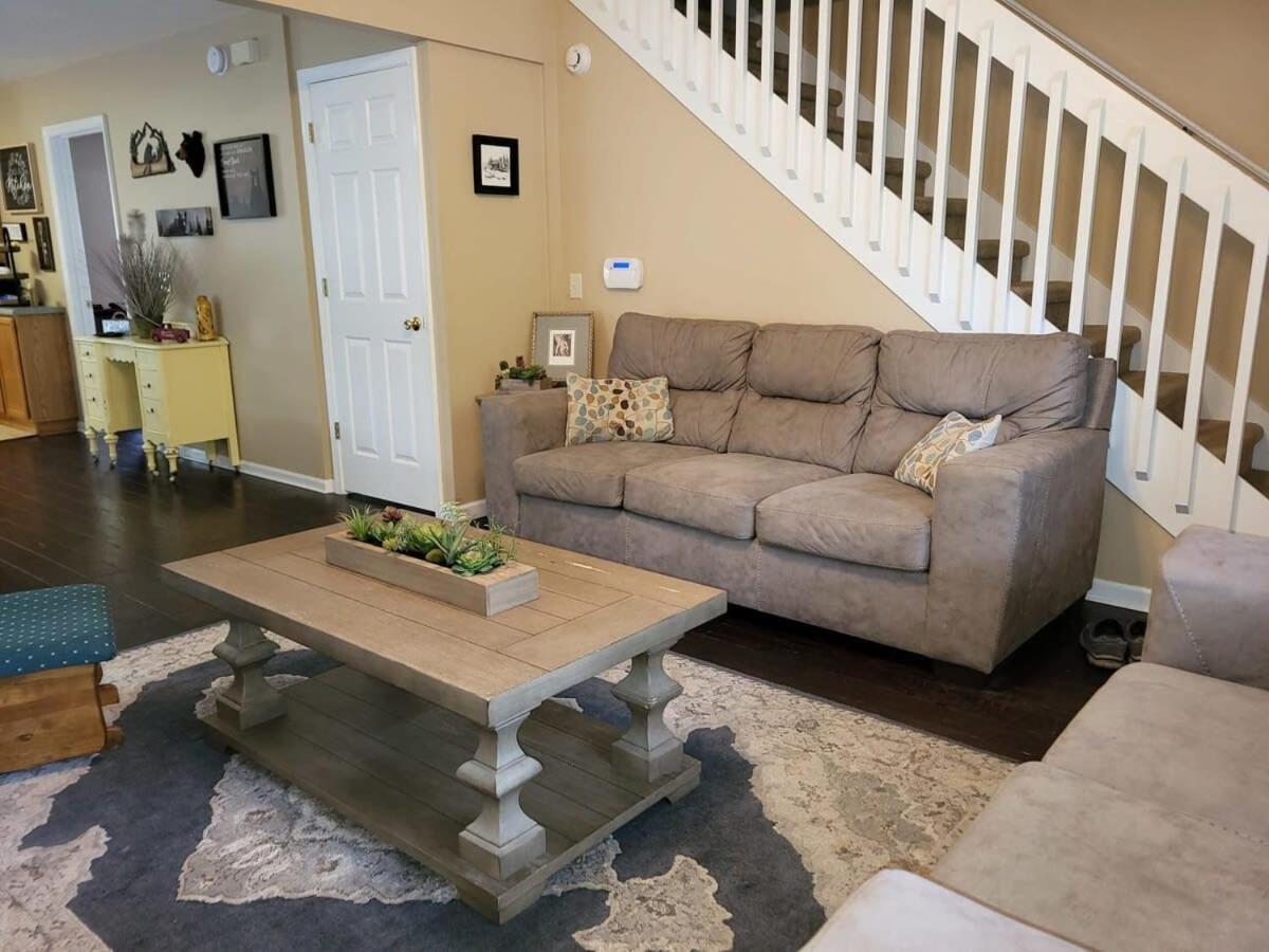Cozy Pigeon Forge Home W Hot Tub Near River Luaran gambar